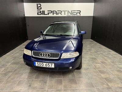 Mörkblå Begagnad 2000 Audi A4 Ambiente Kombi | 29 990 kr