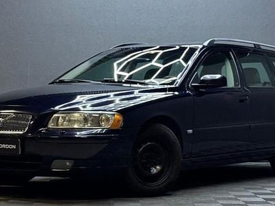 Begagnad Volvo V70 Momentum 170 HK (125 kW) 2005 Blå Kombi
