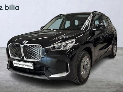 Svart Begagnad 2026 BMW iX1 Shadowline SUV | 439 900 kr