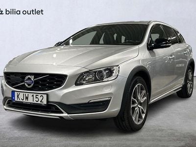 Silver Begagnad 2017 Volvo V60 CC Standard Kombi | 269 900 kr (Marknadspris)