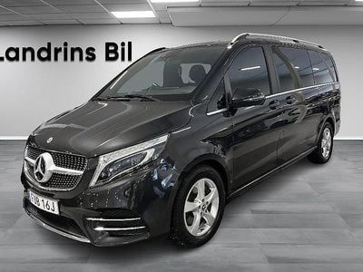 Grå Begagnad 2022 Mercedes V300 AMG line Minibuss | 599 900 kr