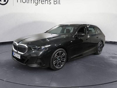 Safirsvart metallic Begagnad 2025 BMW 530 M Sport Kombi | 639 500 kr