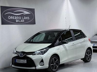 Vit Begagnad 2017 Toyota Yaris Hybrid Style Halvkombi | 124 900 kr (Superpris)