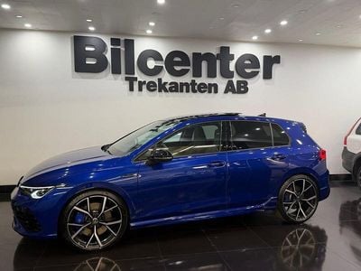 Mörkblå Begagnad 2022 VW Golf VIII R Halvkombi | 429 900 kr (Marknadspris)