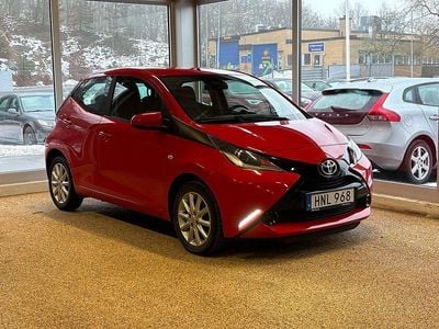 Begagnad Toyota Aygo X-play 69 HK (50 kW) 2018 Röd Halvkombi