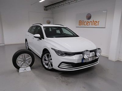 Vit Begagnad 2022 VW Golf VIII Kombi | 257 900 kr (Marknadspris)