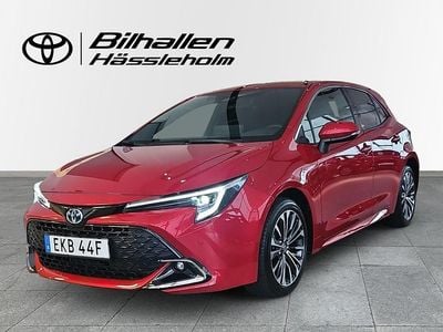 Röd Begagnad 2023 Toyota Corolla Hybrid Style Halvkombi | 319 900 kr (Lite dyr)