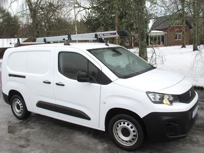 Vit Begagnad 2022 Peugeot Partner Minibuss | 205 000 kr (Dyr)