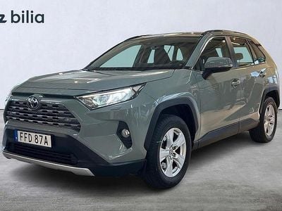 Grön Begagnad 2021 Toyota RAV4 Hybrid Active SUV | 319 900 kr (Lite dyr)