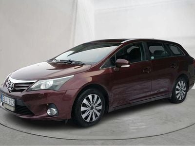 Mörkröd Begagnad 2013 Toyota Avensis Kombi | 49 000 kr (Marknadspris)