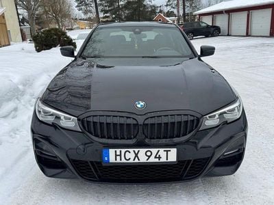 Svart Begagnad 2019 BMW 320 M Sport Sedan | 309 000 kr (Marknadspris)