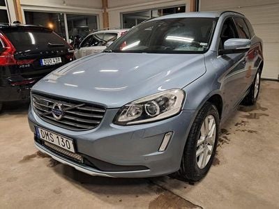 Ljusblå (musselblå metallic) Begagnad 2017 Volvo XC60 Momentum SUV | 179 000 kr (Marknadspris)