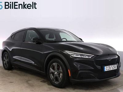 Svart Begagnad 2022 Ford Mustang Mach-E SUV | 319 900 kr (Superpris)