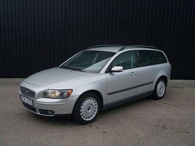 Ljusgrå Begagnad 2005 Volvo V50 Kinetic Kombi | 71 900 kr (Lite dyr)