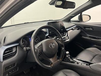 Grå Begagnad 2020 Toyota C-HR SUV | 239 900 kr