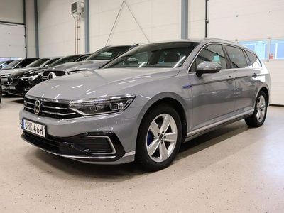 Grå Begagnad 2023 VW Passat GTE Kombi | 374 800 kr (Lite dyr)