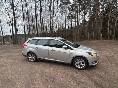 Begagnad Ford Focus 125 HK (91 kW) 2016 Moon dust grå metallic Kombi