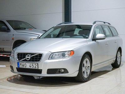 Ljusgrå Begagnad 2012 Volvo V70 Momentum Kombi | 99 500 kr (Marknadspris)