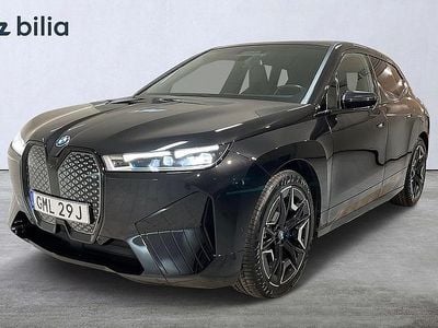 Svart Begagnad 2023 BMW iX Comfort Edition SUV | 558 700 kr (Marknadspris)