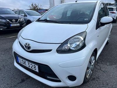 Begagnad Toyota Aygo 68 HK (50 kW) 2014 Vit Halvkombi