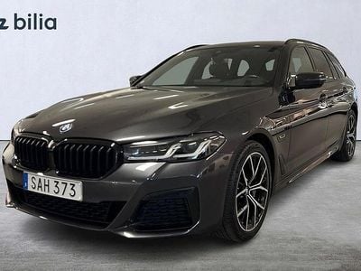 Grå Begagnad 2022 BMW 530e M Sport Kombi | 379 900 kr (Marknadspris)
