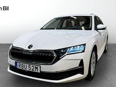 Candy white Begagnad 2025 Skoda Octavia Selection Kombi | 294 900 kr (Bra pris)