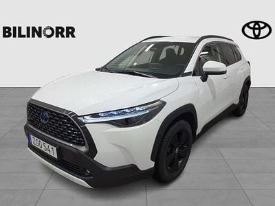 Vit Begagnad 2022 Toyota Corolla Cross Style SUV | 379 900 kr (Lite dyr)