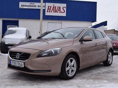 Begagnad Volvo V40 Momentum 150 HK (110 kW) 2016 Brun