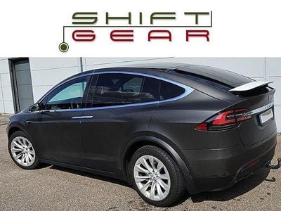 Begagnad Tesla Model X Long Range AWD 421 kW (573 HK) 2019 Pearl white multicoat | svart premium interiör SUV