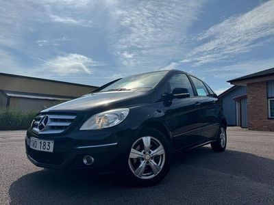 Svart Begagnad 2010 Mercedes B180 Minibuss | 29 900 kr