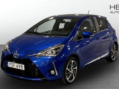 Blå Begagnad 2017 Toyota Yaris Hybrid Halvkombi | 139 900 kr (Marknadspris)