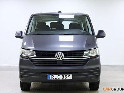 Grå Begagnad 2020 VW Caravelle Trendline Minibuss | 369 900 kr (Marknadspris)
