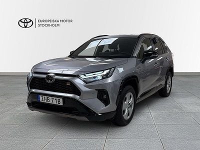 Silver Begagnad 2024 Toyota RAV4 Hybrid Sport SUV | 509 900 kr (Marknadspris)