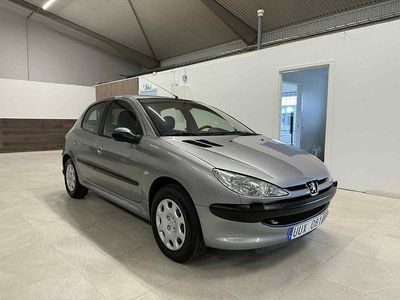 Grå Begagnad 2004 Peugeot 206 Halvkombi | 59 900 kr (Lite dyr)