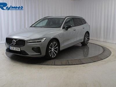 Ljusgrå Begagnad 2024 Volvo V60 Plus Kombi | 447 900 kr (Marknadspris)