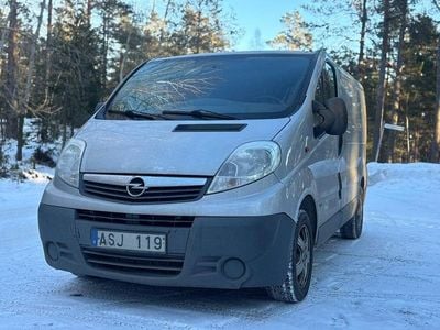 Begagnad Opel Vivaro 114 HK (83 kW) 2013 Grå Minibuss