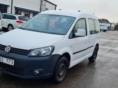 Begagnad VW Caddy 109 HK (80 kW) 2011 Vit Minibuss