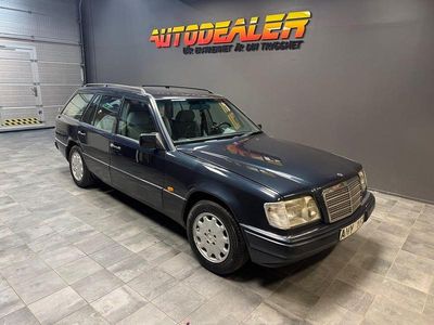 Svart Begagnad 1996 Mercedes E200 Kombi | 39 900 kr