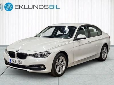 Vit Begagnad 2016 BMW 318 Sport Line Sedan | 149 900 kr (Marknadspris)