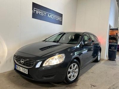 Grå Begagnad 2012 Volvo V60 Kinetic Kombi | 109 900 kr (Marknadspris)