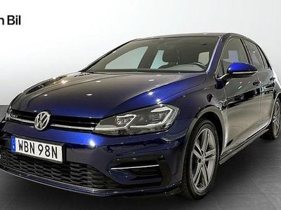 Mörkblå Begagnad 2020 VW Golf VIII R-line Kombi | 199 900 kr (Marknadspris)