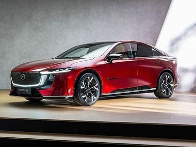 Soul red cerystal metallic (46v) Ny 2025 Mazda 6e Takumi-Line Halvkombi | 459 900 kr (Marknadspris)