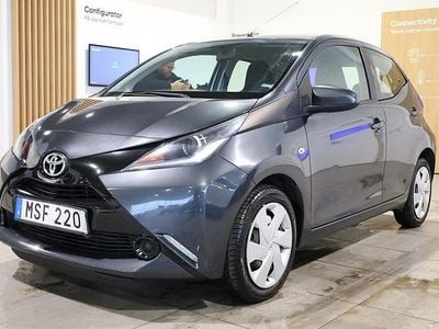 Begagnad Toyota Aygo X-play 69 HK (50 kW) 2015 Grå Halvkombi