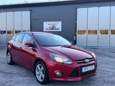 Röd Begagnad 2012 Ford Focus Titanium Halvkombi | 64 900 kr (Marknadspris)