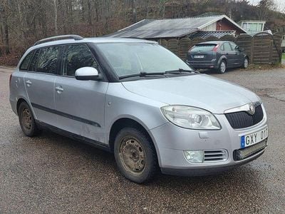 Begagnad Skoda Fabia Ambiente 80 HK (58 kW) 2008 Silver Kombi
