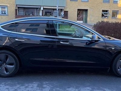 Svart Begagnad 2020 Tesla Model 3 Long Range AWD Sedan | 234 900 kr (Marknadspris)