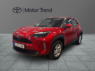 Röd Begagnad 2022 Toyota Yaris Hybrid Active | 239 900 kr (Marknadspris)