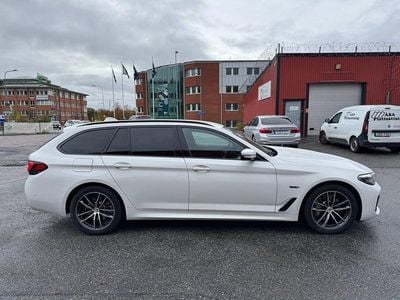 Vit Begagnad 2023 BMW 530 M Sport Kombi | 374 900 kr