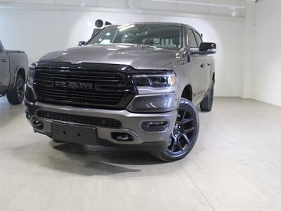 begagnad RAM 1500 M crew cab 4x4 lamie night edition mtg/BOX