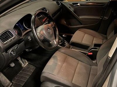 Begagnad VW Golf VI 102 HK (75 kW) 2010 Halvkombi